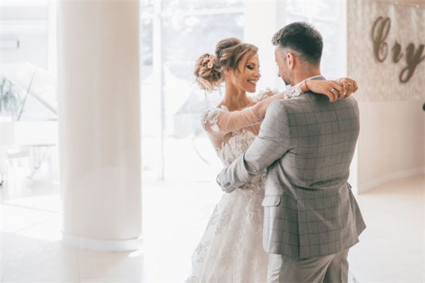 夢見朋友結婚_周公解夢