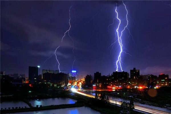 夢見雷：驚雷起，好運來_周公解夢