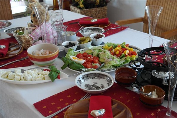 夢見在家吃飯會有什麼預兆_周公解夢