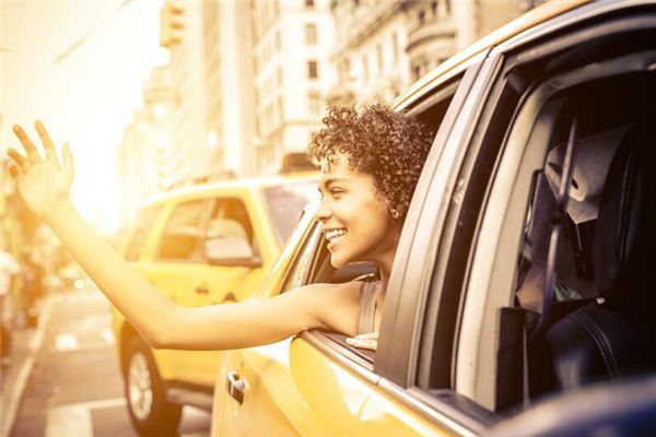 夢見別人開車帶我_周公解夢