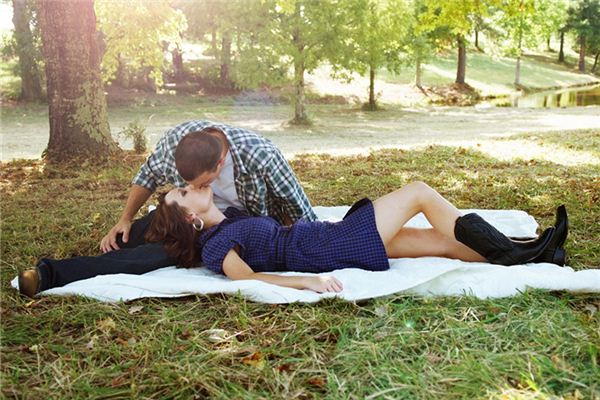 夢到自己跟人接吻_周公解夢