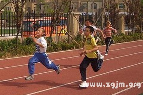 夢見被別人追趕