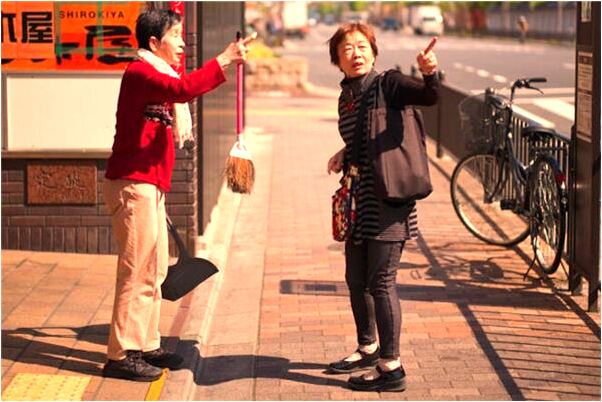 夢到生了個女兒還抱著別人男孩是什麼意思_周公解夢官網