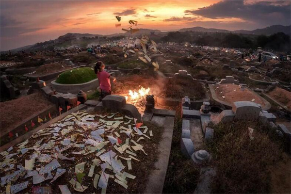 夢到了上墳燒紙有什麼說法_周公解夢