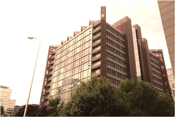 夢到了同學翻我衣服預示著什麼_周公解夢官網