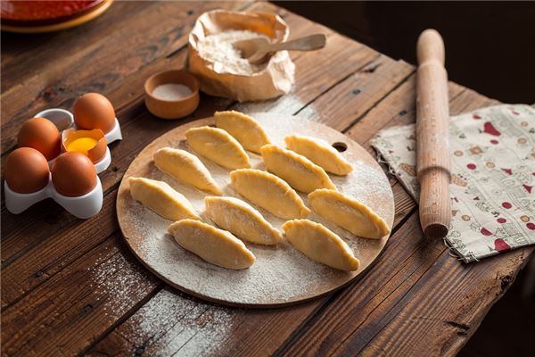夢見吃餃子是吉兆還是凶兆？有何意義？_周公解夢