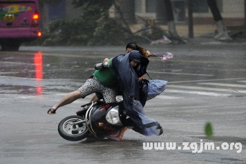 夢見狂風暴雨