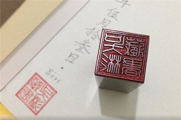 夢見紅色章印_周公解夢