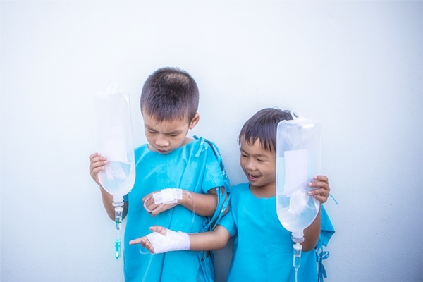 夢見別人打吊瓶啥意思_周公解夢