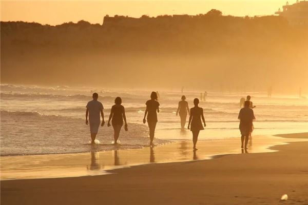 女人夢見水上走_周公解夢