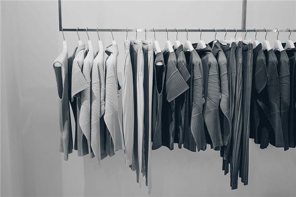 夢見賣衣服的意味什麼_周公解夢