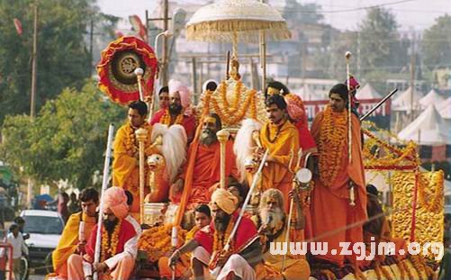 印度大壺節上遊行的聖人們