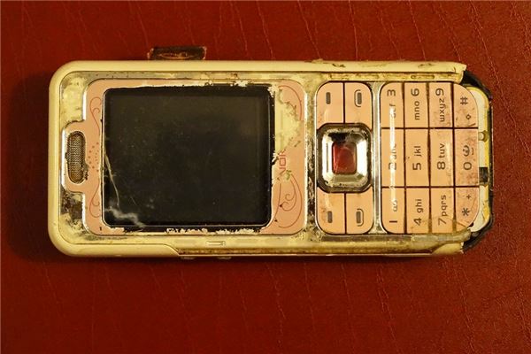 夢見自己怒砸手機_周公解夢