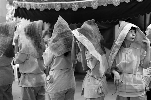 夢見親人穿白孝衣_周公解夢