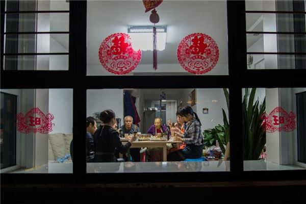 夢見吃年夜飯_周公解夢