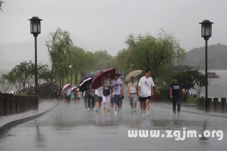 夢見暴風雨來了