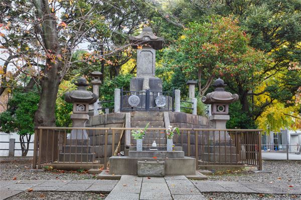 夢見墳墓石碑_周公解夢