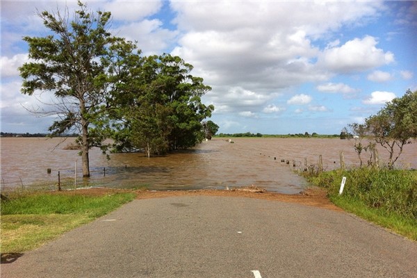 夢到了路被水淹沒是怎么回事_周公解夢