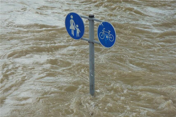 夢見洪水淹沒道路_周公解夢