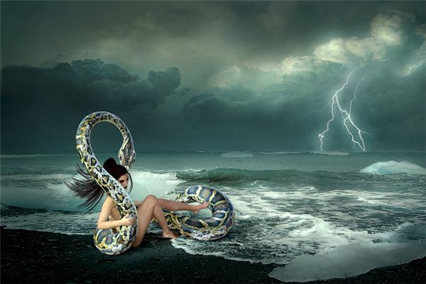 女的夢見蛇纏身_周公解夢