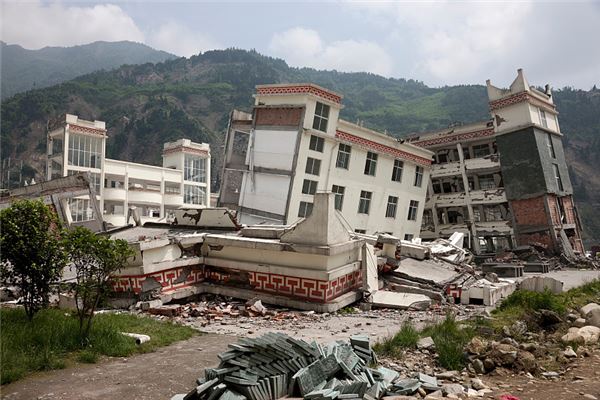 夢見地震_周公解夢