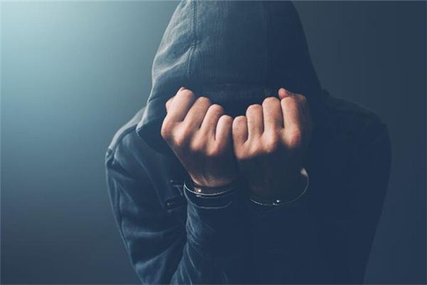 夢見自己被警察追捕_周公解夢