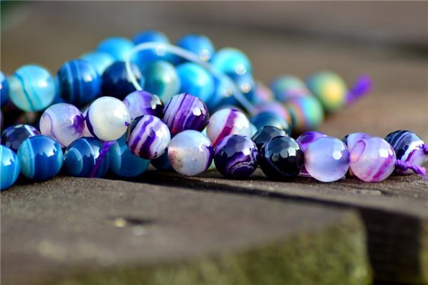 夢見手串斷了珠子散落_周公解夢