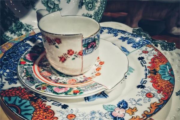 夢見瓷器碎了_周公解夢