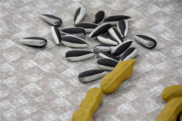 夢見吃瓜子_周公解夢