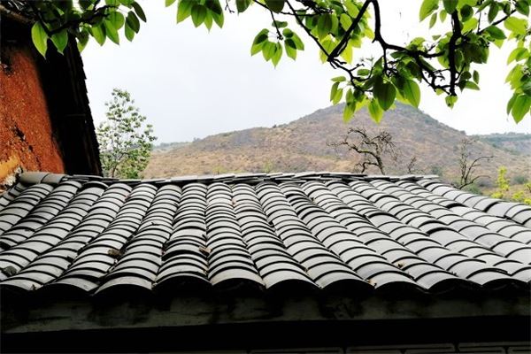 夢見瓦片掉下來_周公解夢