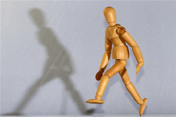 夢見自己逃命是好是壞_周公解夢