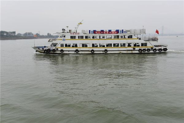 夢見坐輪船在水上行駛_周公解夢