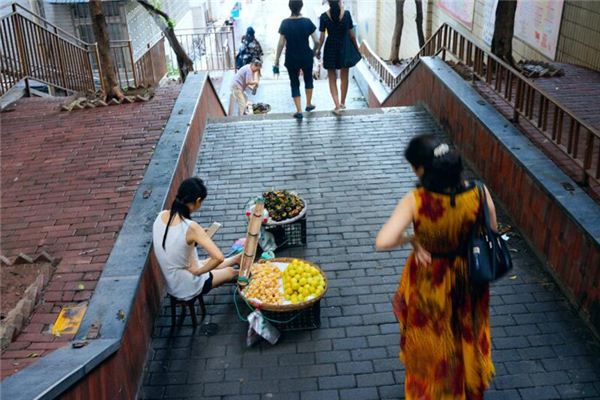 夢見擺攤賣東西_周公解夢