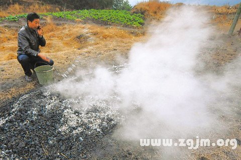 夢見火被水澆滅