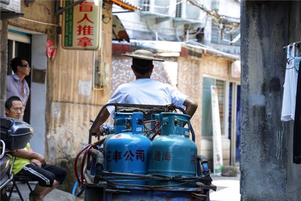 女人夢見煤氣罐漏氣_周公解夢