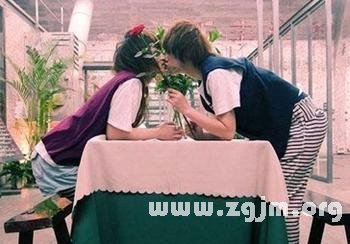 夢見戀人出軌 對方真的變心了嗎_周公解夢