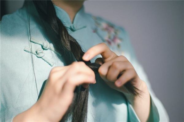 女人夢見扎頭髮_周公解夢