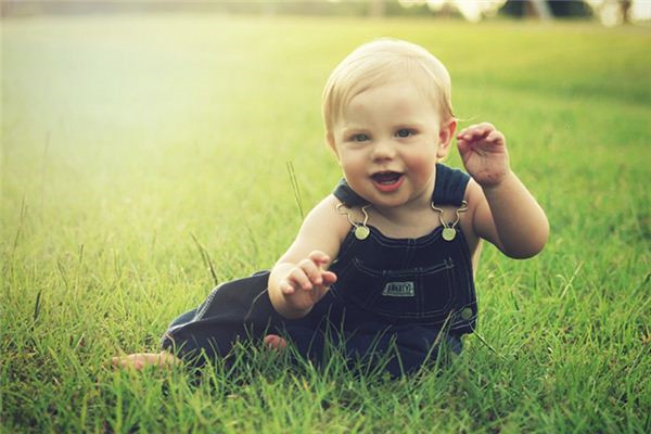 夢見孩子從樓上摔下會是什麼預兆_周公解夢