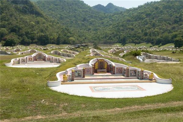 夢見房前有墳墓_周公解夢
