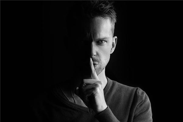 夢到隱私被發現是什麼預兆_周公解夢