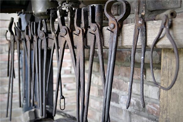 夢到鐵鉗預示了什麼_周公解夢