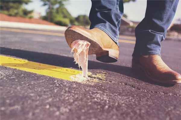 夢見地上很髒_周公解夢