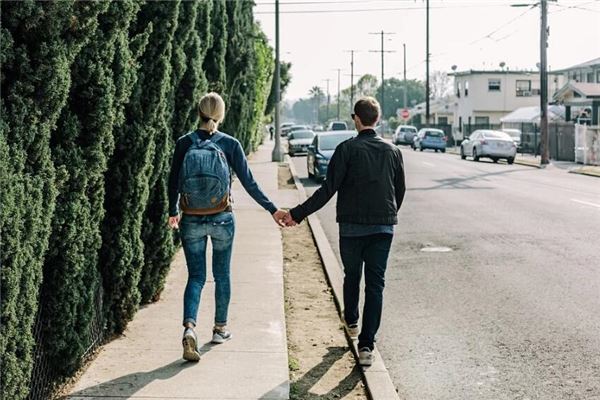 夢見去女朋友家_周公解夢