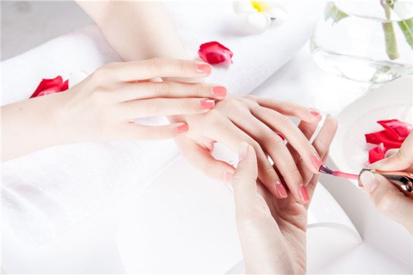 夢見塗指甲油_周公解夢