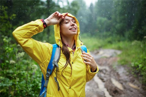 夢見自己被雨淋_周公解夢