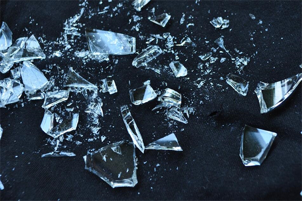 夢見摔壞東西有什麼意思嗎_周公解夢