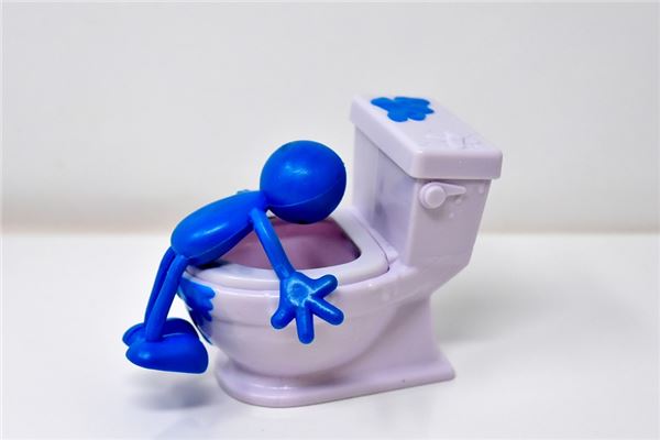 夢見自己大量嘔吐_周公解夢