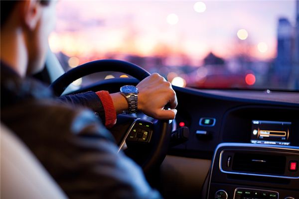夢見開車會給我們近期的生活帶來怎么樣的預警？_周公解夢