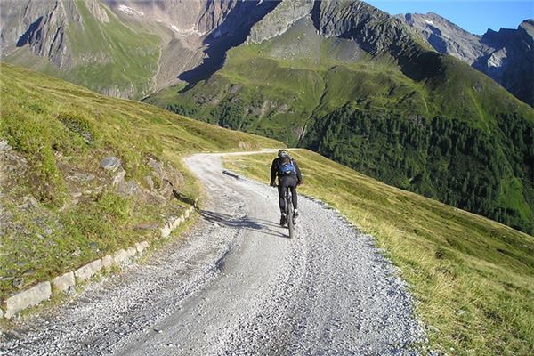 夢見下陡坡_周公解夢