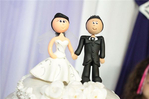 夢見自己穿婚紗結婚_周公解夢